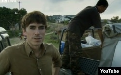 Simon Reeve, sin permiso, en Birmania.