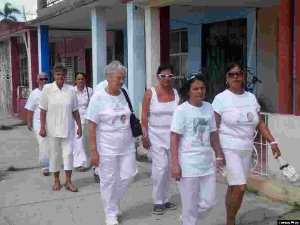 Damas de Blanco en Colón. Foto: @ivanlibre