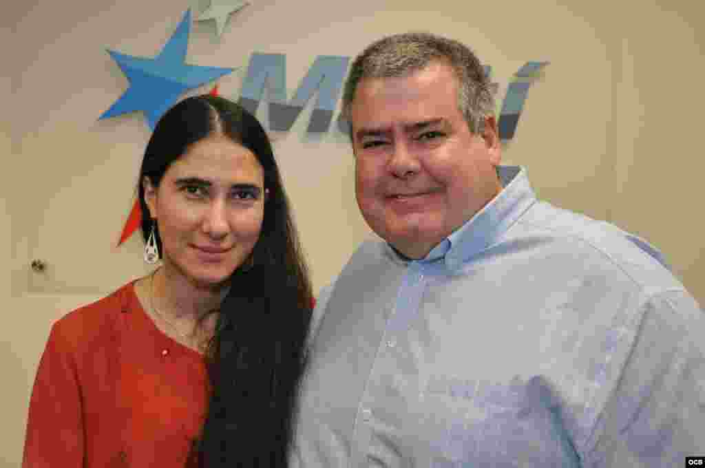 Yoani S&aacute;nchez con Oscar Rodr&iacute;guez, director de Radio Mart&iacute;. 